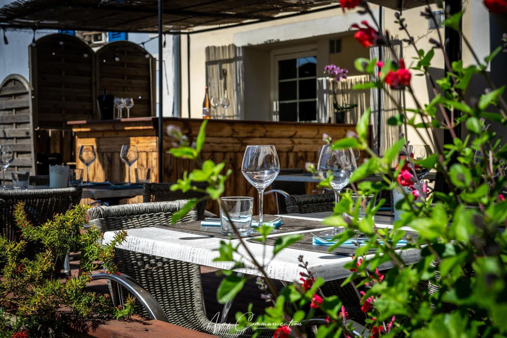 Logis Du Champ De Mars Hotel Puy-Saint-Martin Exterior foto